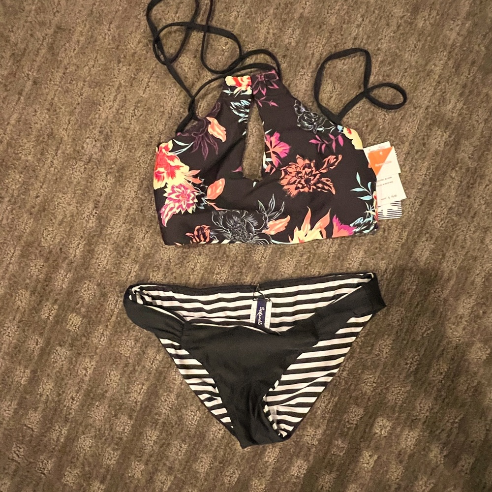 Splendid bathing suit reversible. Brand new and never worn